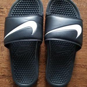 Nike Benassi Slides